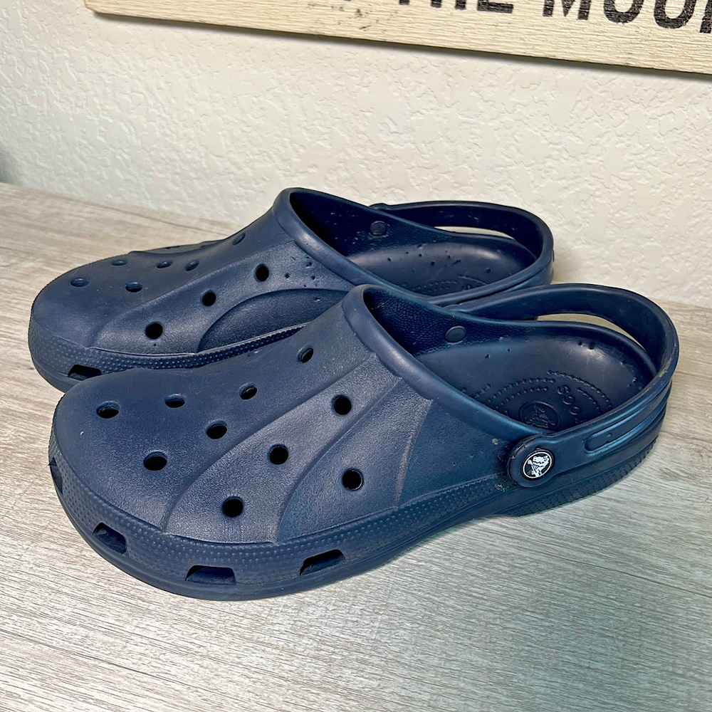 Men's Crocs Navy Classic Clogs Size 12 + Free Gift